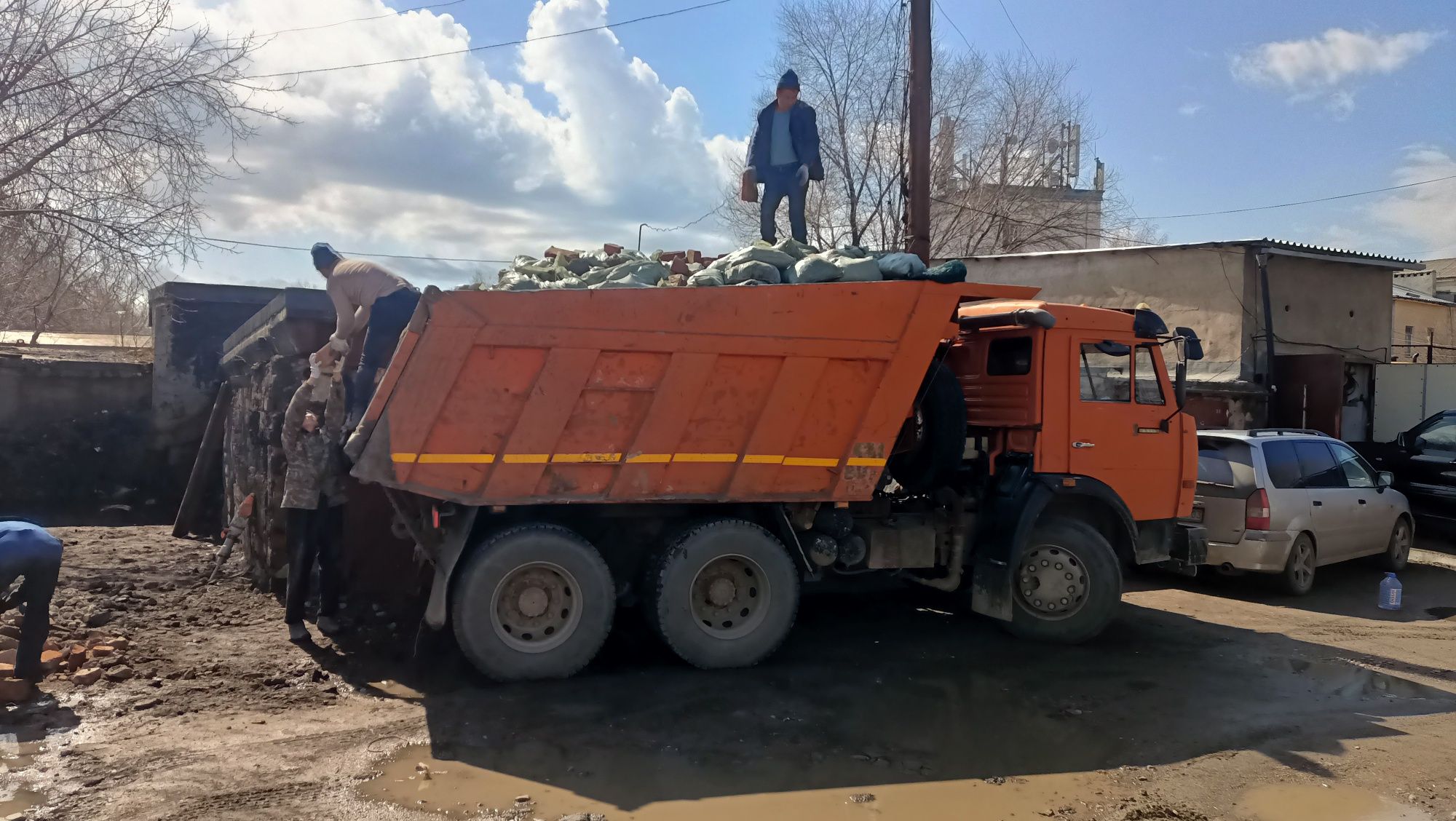 Вывоз строительный Мусыр. Услуги КамаЗ