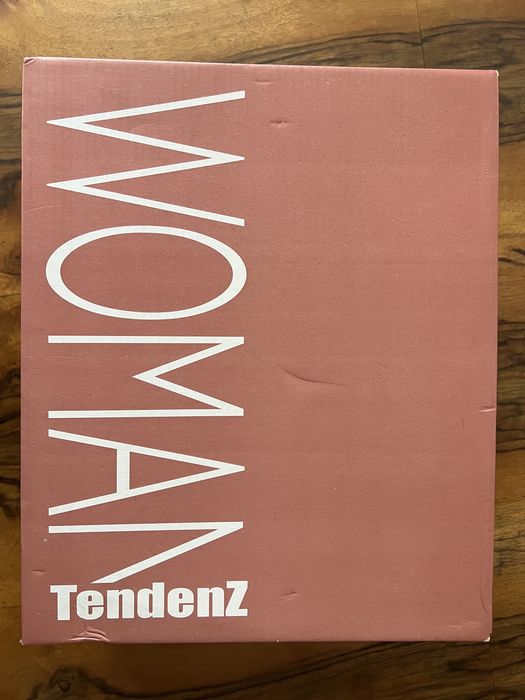 Високи черни ботуши