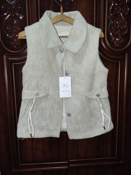 Безрукавка женские