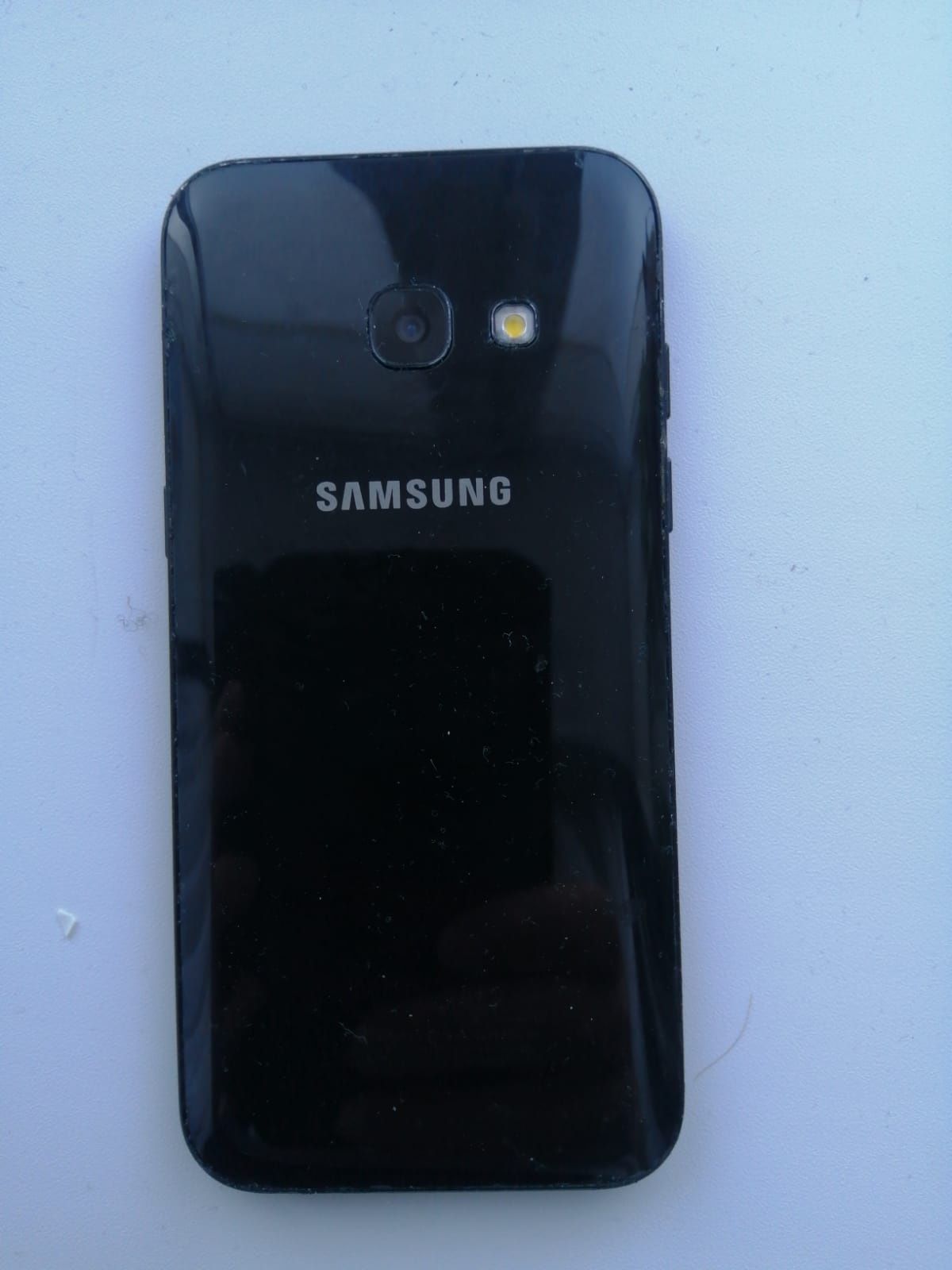 Продам Samsung A3
