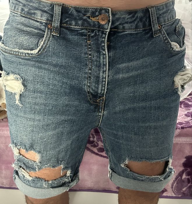 Vand blugi scurti de barbati marimea 36