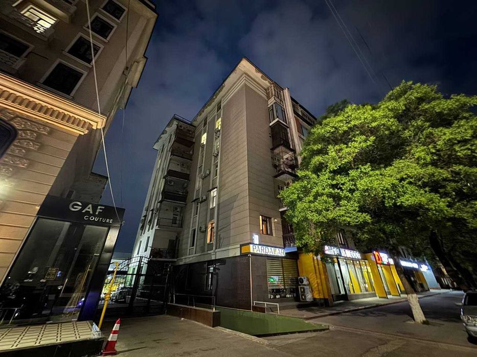 Yakkasaroyda 3 xonali yangi kvartira, 160 m², remont mebel va texnika