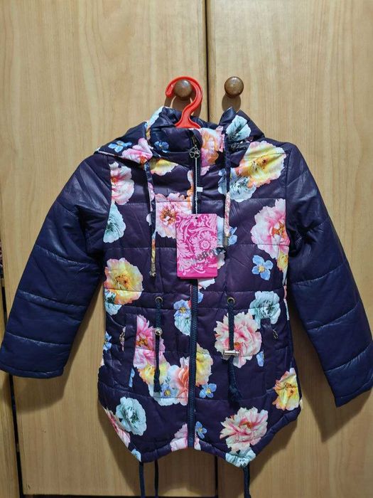 Осенне-весенняя курточка для девочки (новая)