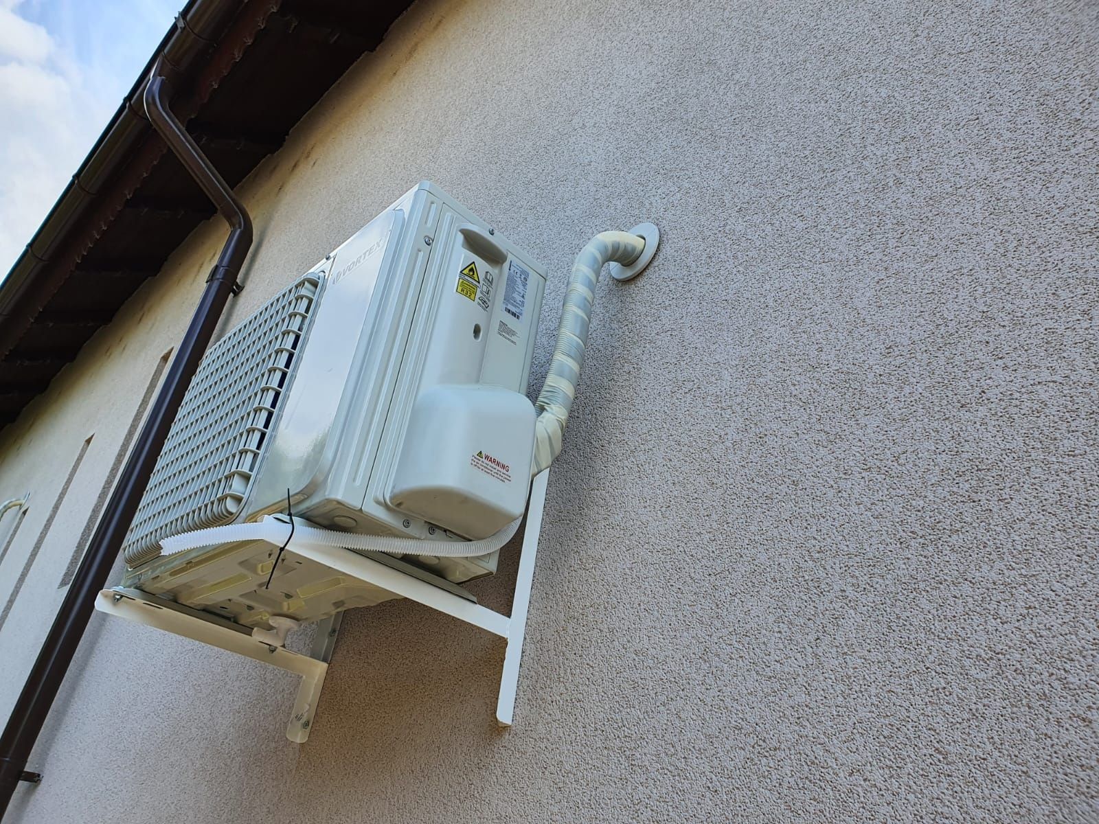 Montaj aer conditionat igienizare, incarcare freon, reparati Montaj
