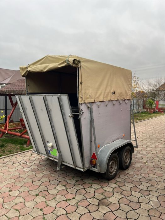 Vând remorcă transport animale - 2 tone