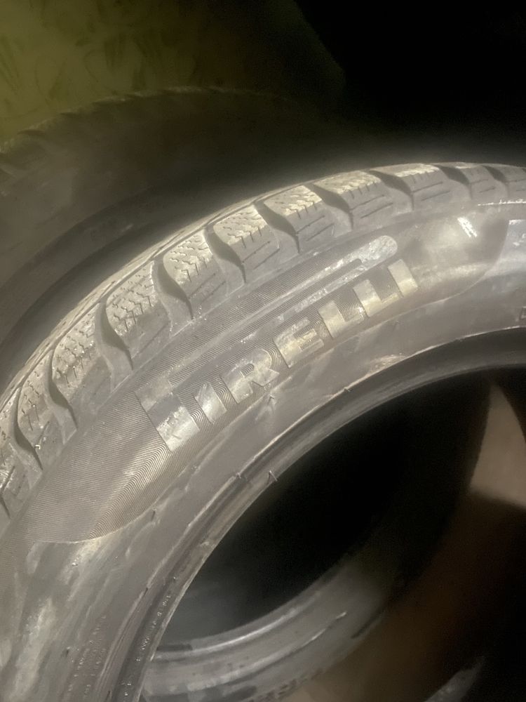2 cauciucuri iarna 225/55/17 Pirelli