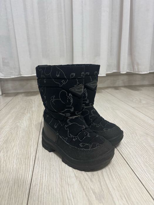 Продам зимнюю детскую обувь