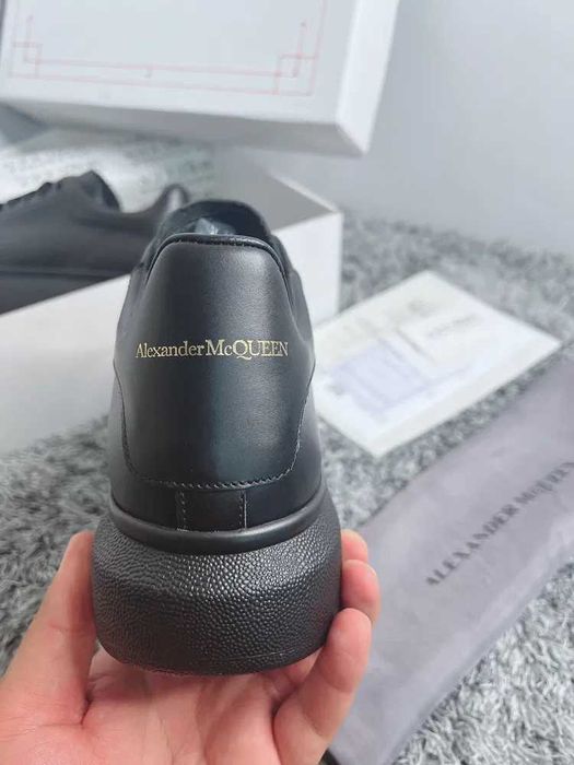 alexander mcqueen transport inclus