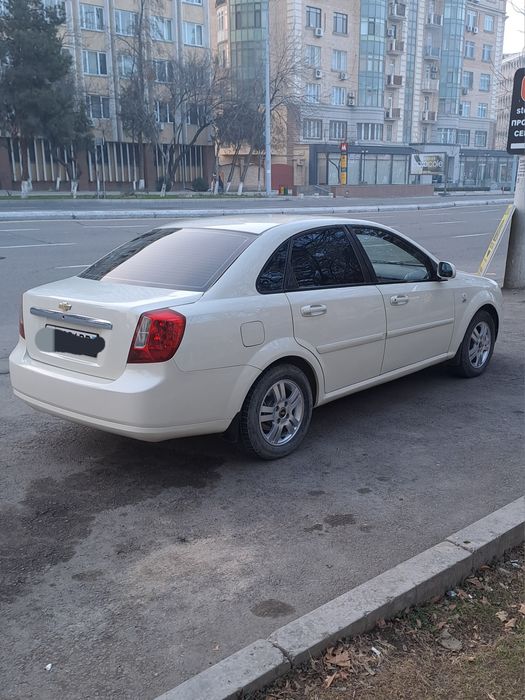 Chevrolet ласетти 1.8 2012