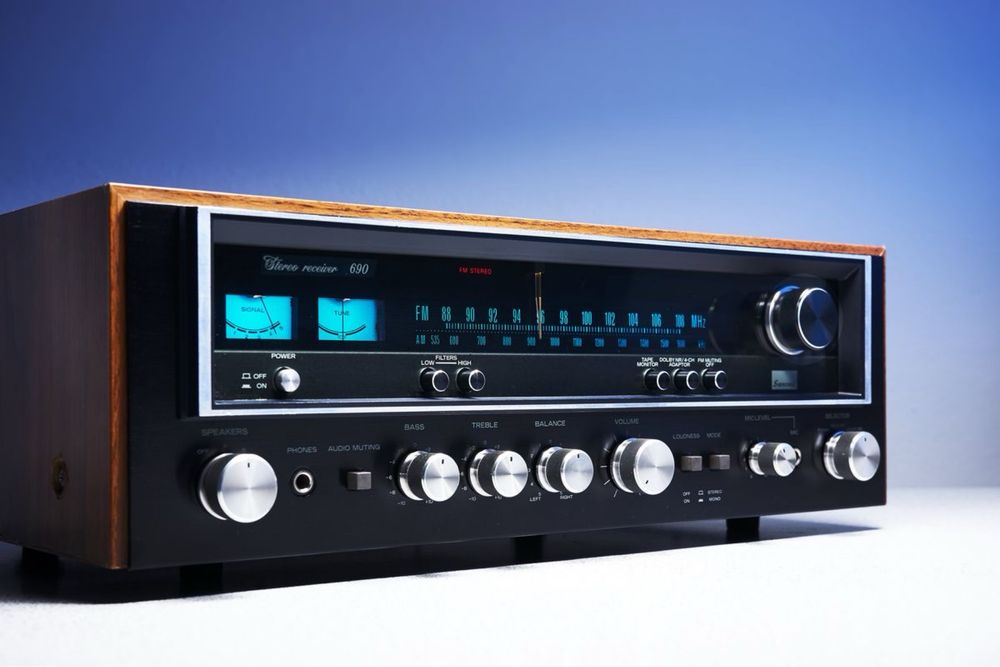 Винтидж стерео ресивър/усилвател Stereo Receiver 690