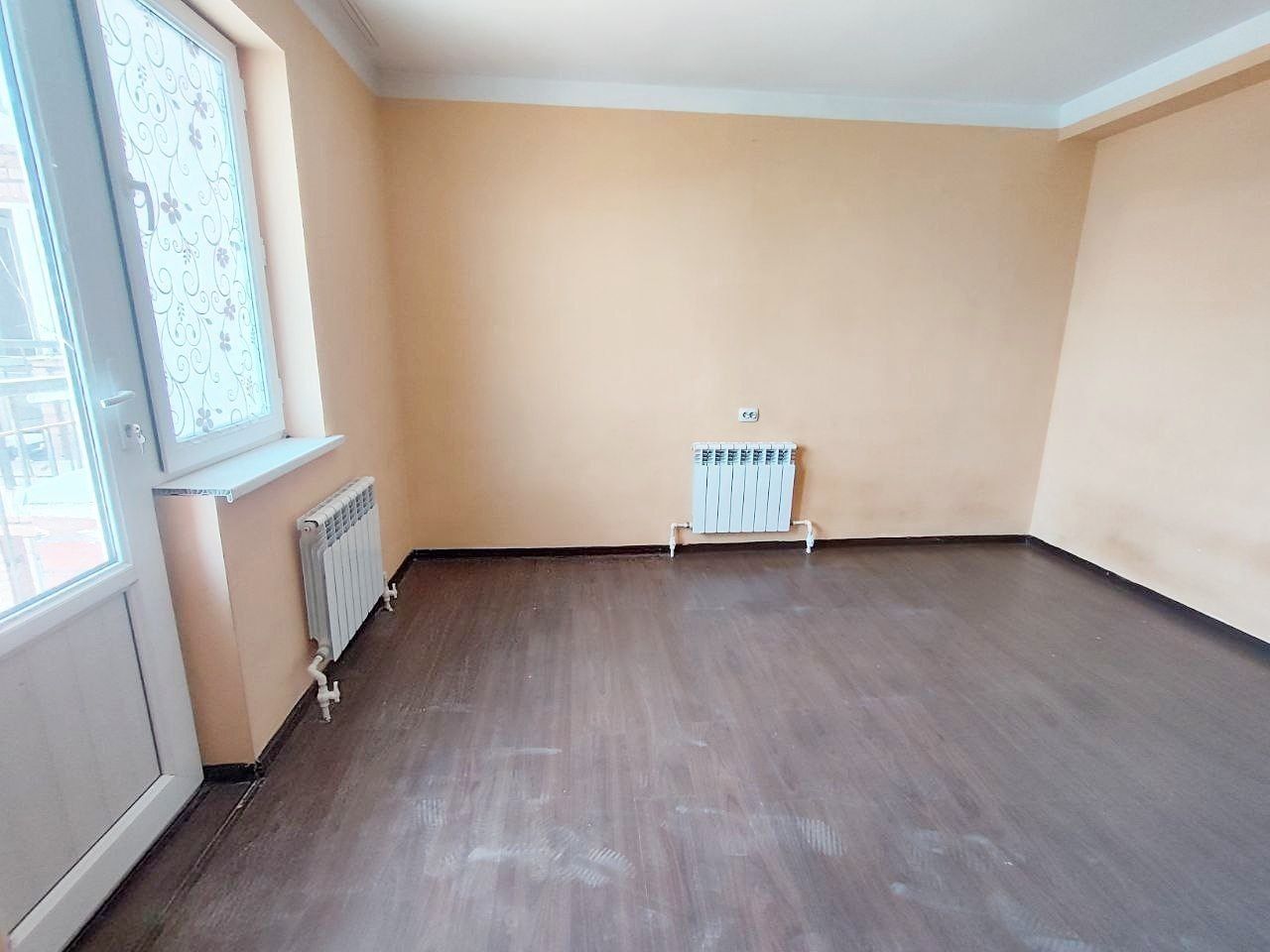 Toshkent viloyati Nurafshonda 2 xonali kvartira sotiladi Navastroyka