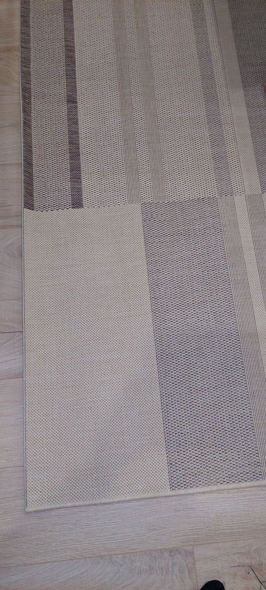 Продавам килим 240/330