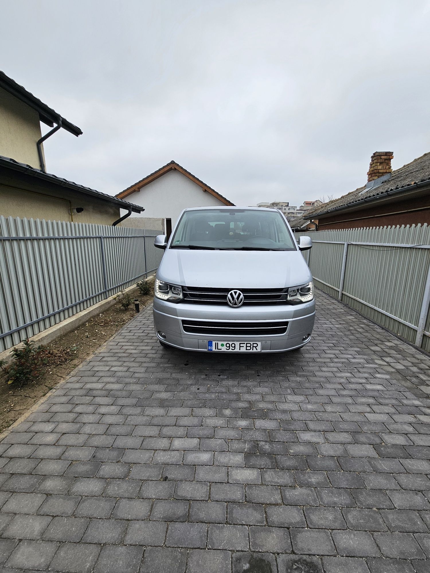 VW Caravelle 9 locuri an 2014 2.0 tdi