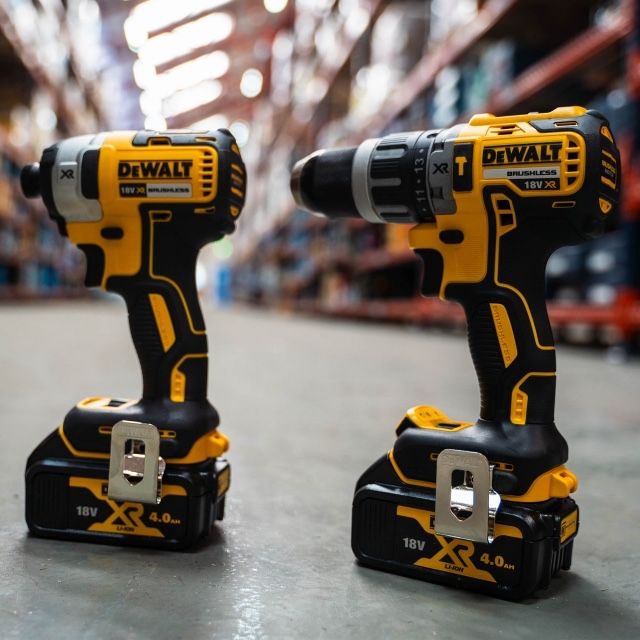 Комплект акумулаторни ударни винтоверти DeWALT DCK266M2 18VXR