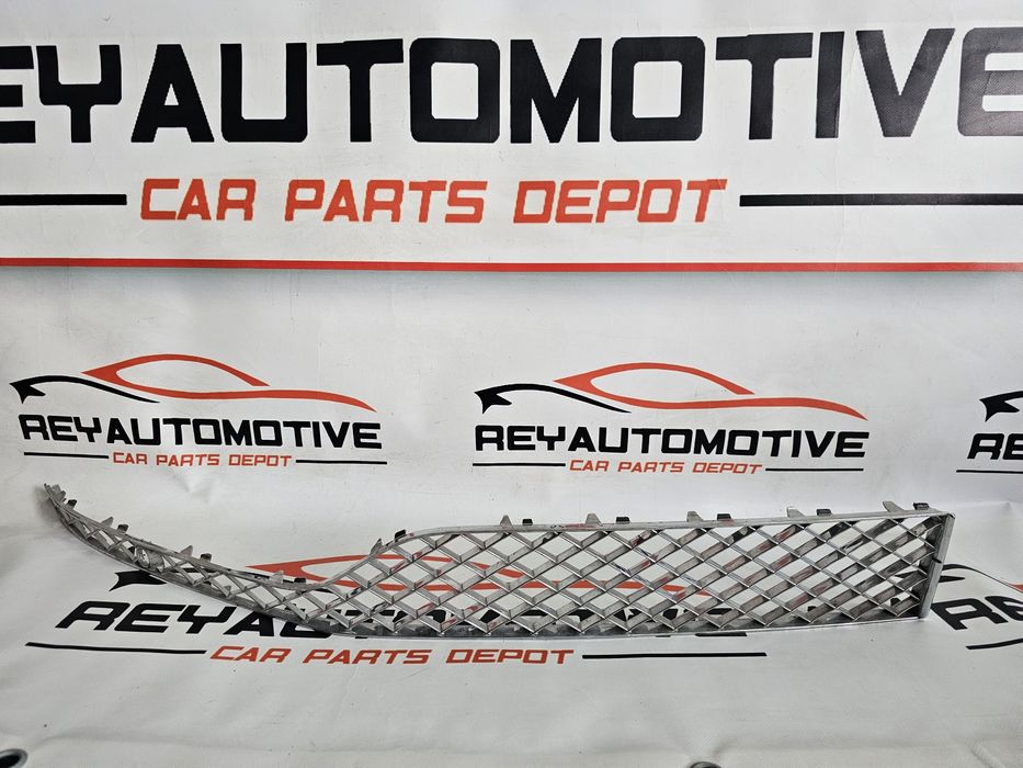 Grila stanga bara fata Bentley Bentayga