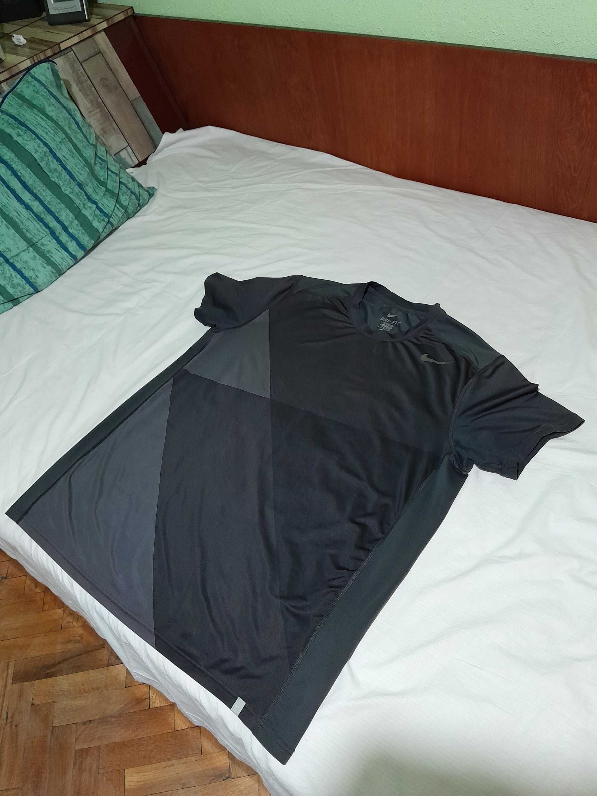 Оригинална Тениска на NIKE-XL