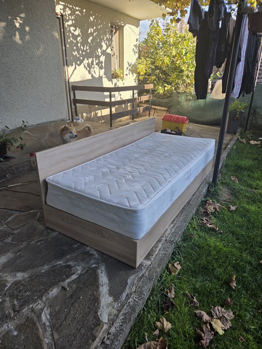 Легла с повдигащ механизъм