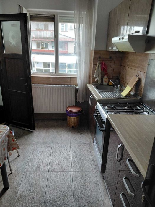 Inchiriez apartament centru Beius