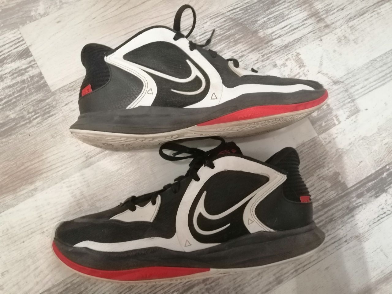 Kyrie 5 low chile red marimea 42
