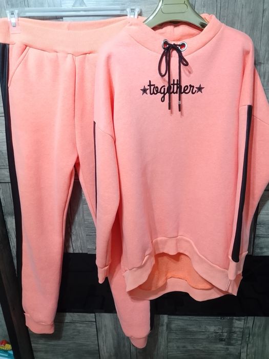 Женский спортивный костюм