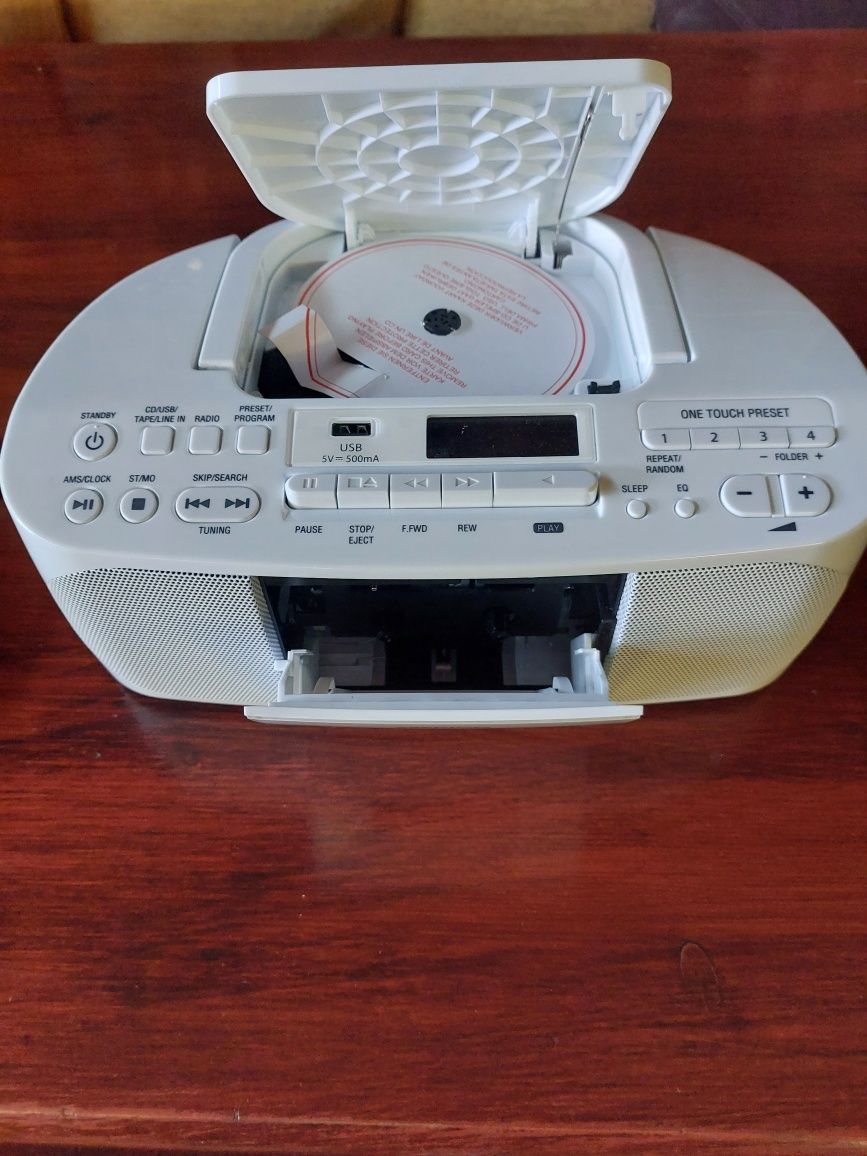 Радио касетофон и cd плеър Medion