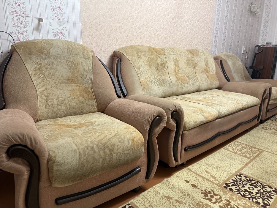 Продам диван с креслами