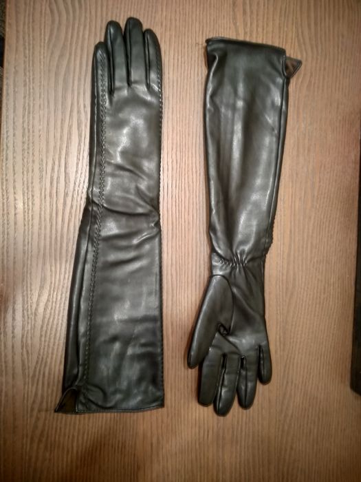 Длинные кожаные перчатки