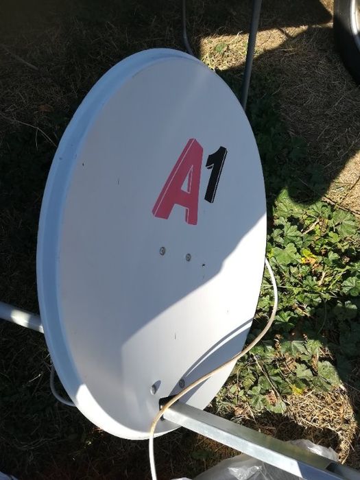 Сатешитна чиния  .