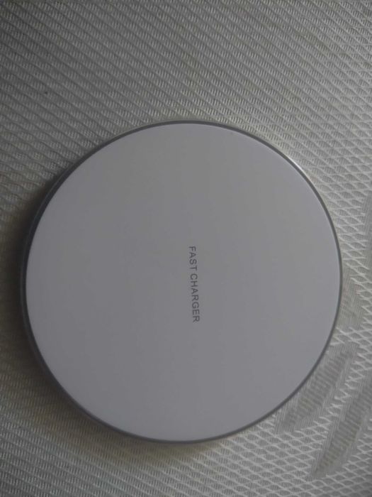 Fast Charger (безжично зарядно подходящ за всички телефонни модели)