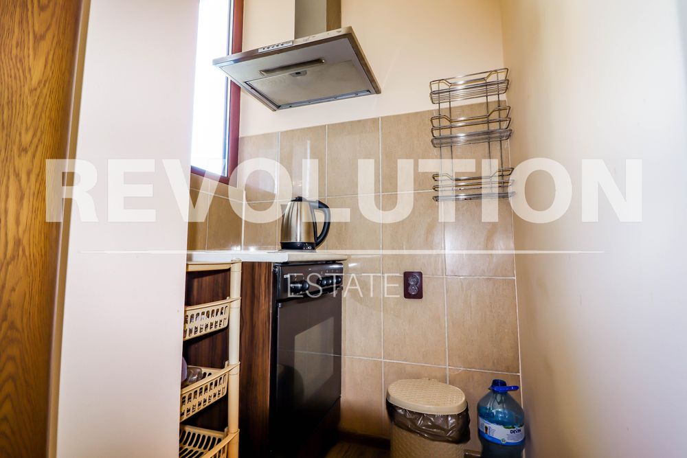 Дава се под наем Тристаен апартамент в Варна, Червен площад - 90 кв.м за 750 € - Снимка #2