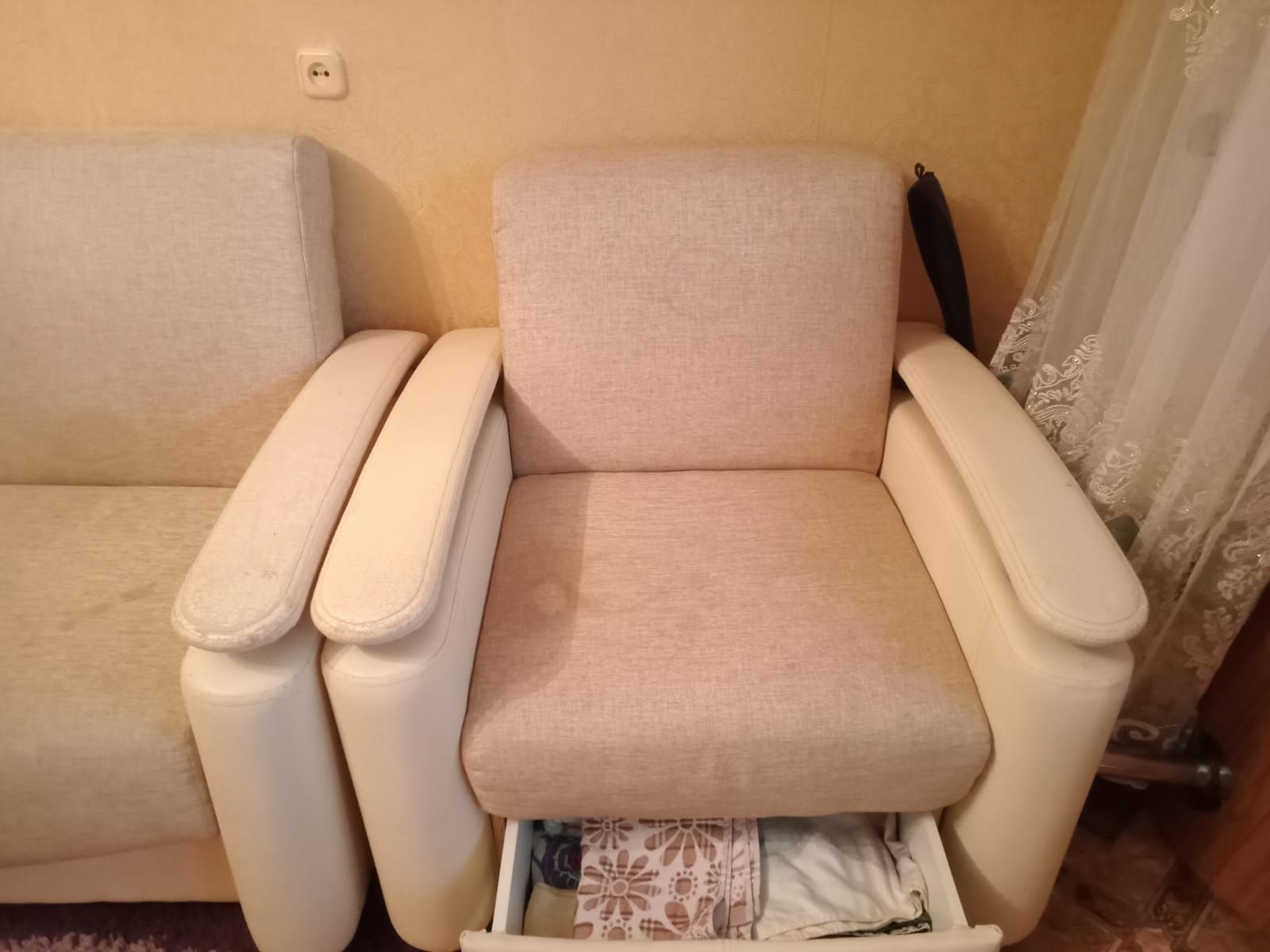 Продам диван для гостиной