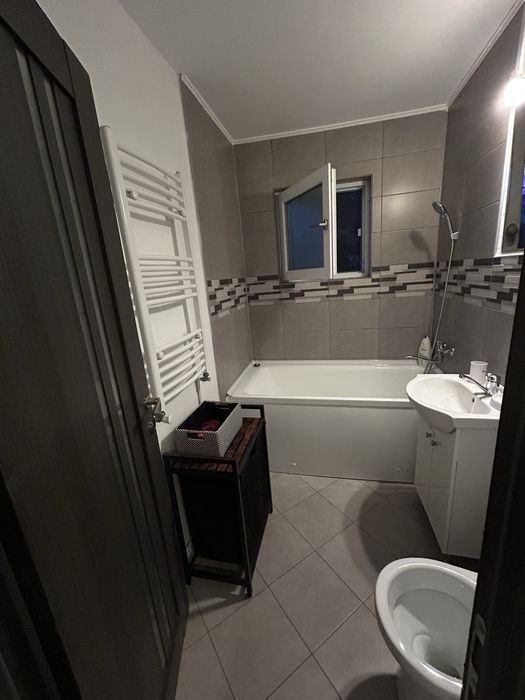 Inchiriez apartament 3 camere
