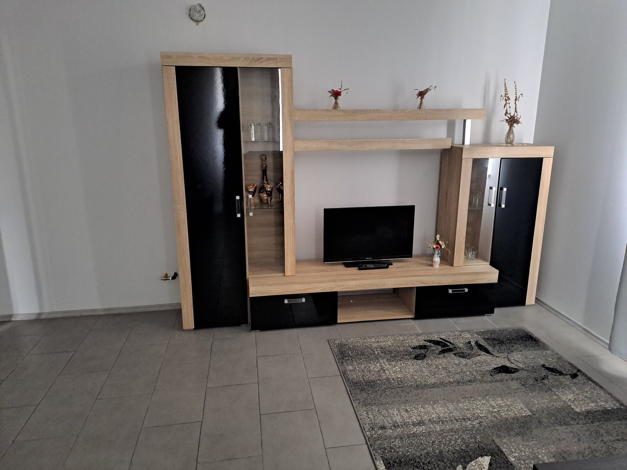 Ofer spre închiriere casa în Cristian