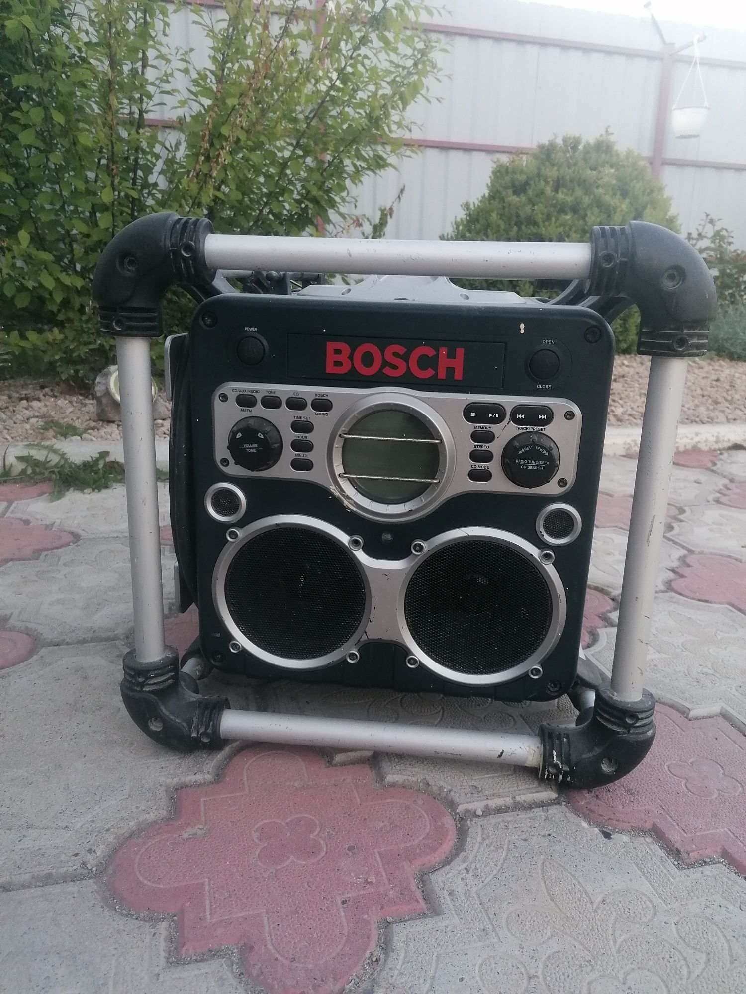 Vând radio Bosch santier