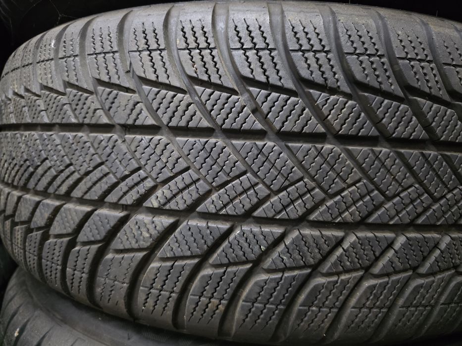 4бр Зимни гуми 225 60 17- Bridgestone DOT 2023