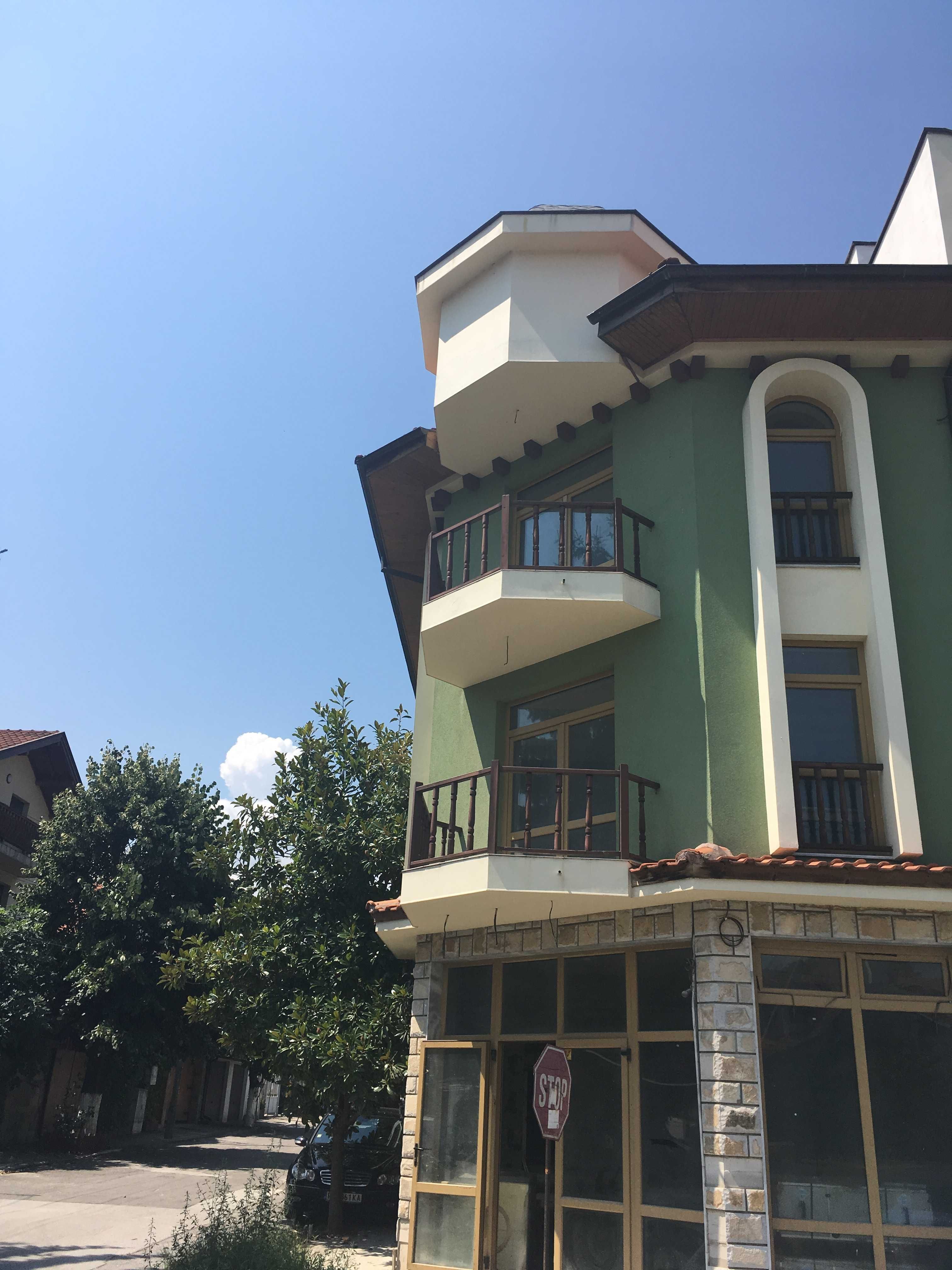 Продавам семеен хотел в гр. Белово