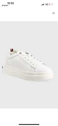 Tommy Hilfiger white