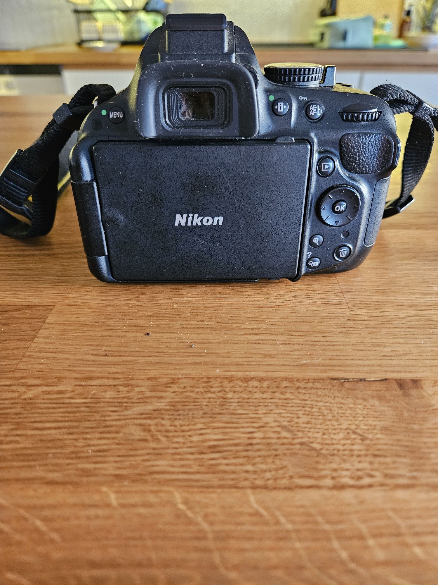 DSLR Nikon 5200 + 18-55MM + чанта + зарядно + 8GB  карта памет
