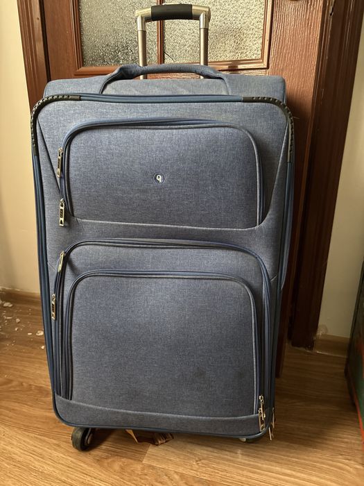 Продается большой дорожный чемодан в хорошем состоянии