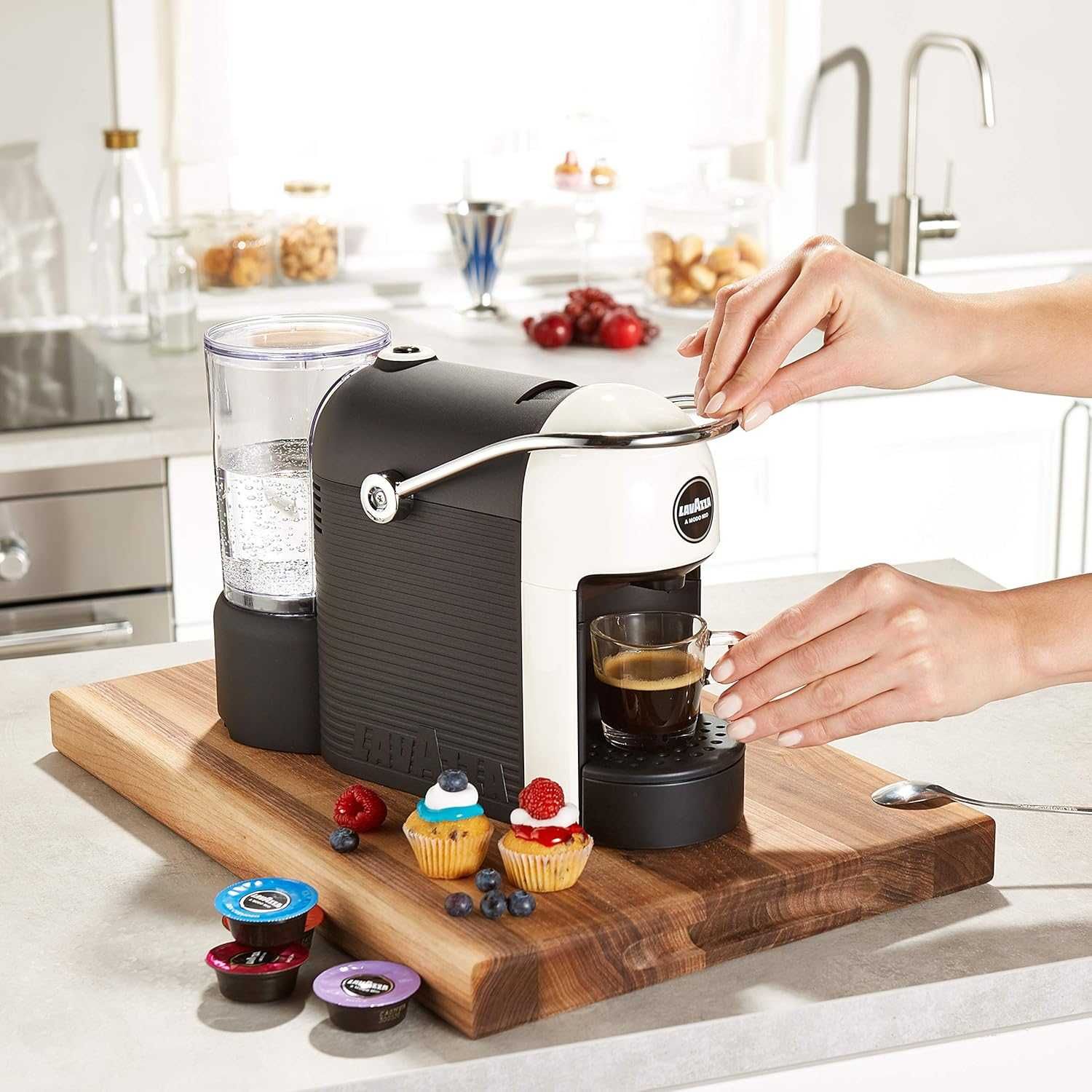 Lavazza A Modo Mio Jolie Capsule Кафемашина, Кафемашина, Бяла