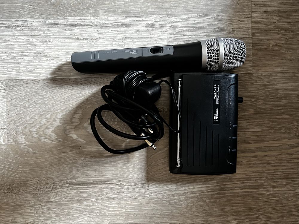 Consola Numark Pro 3 + Statie Microfon + Accesorii