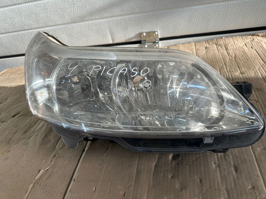 десен фар за citroen C4 Picaso