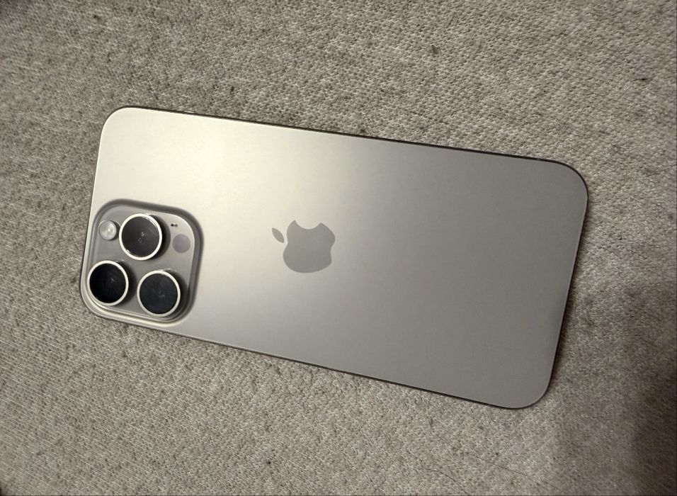 Iphone 15 PRO MAX - natural titanium