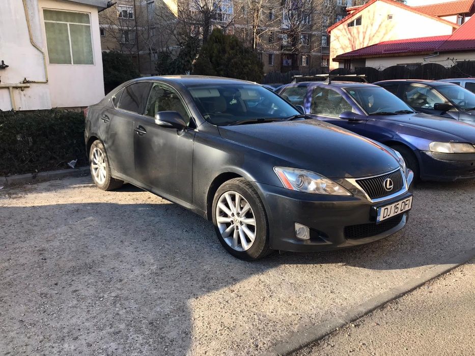 Vând Lexus IS 220