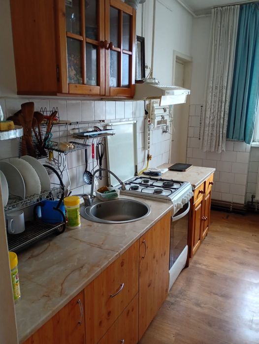 Vând apartament 3 camere + living