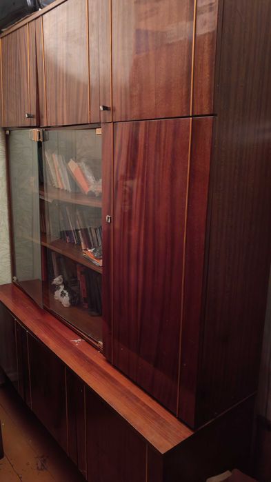 Продам книжный шкаф