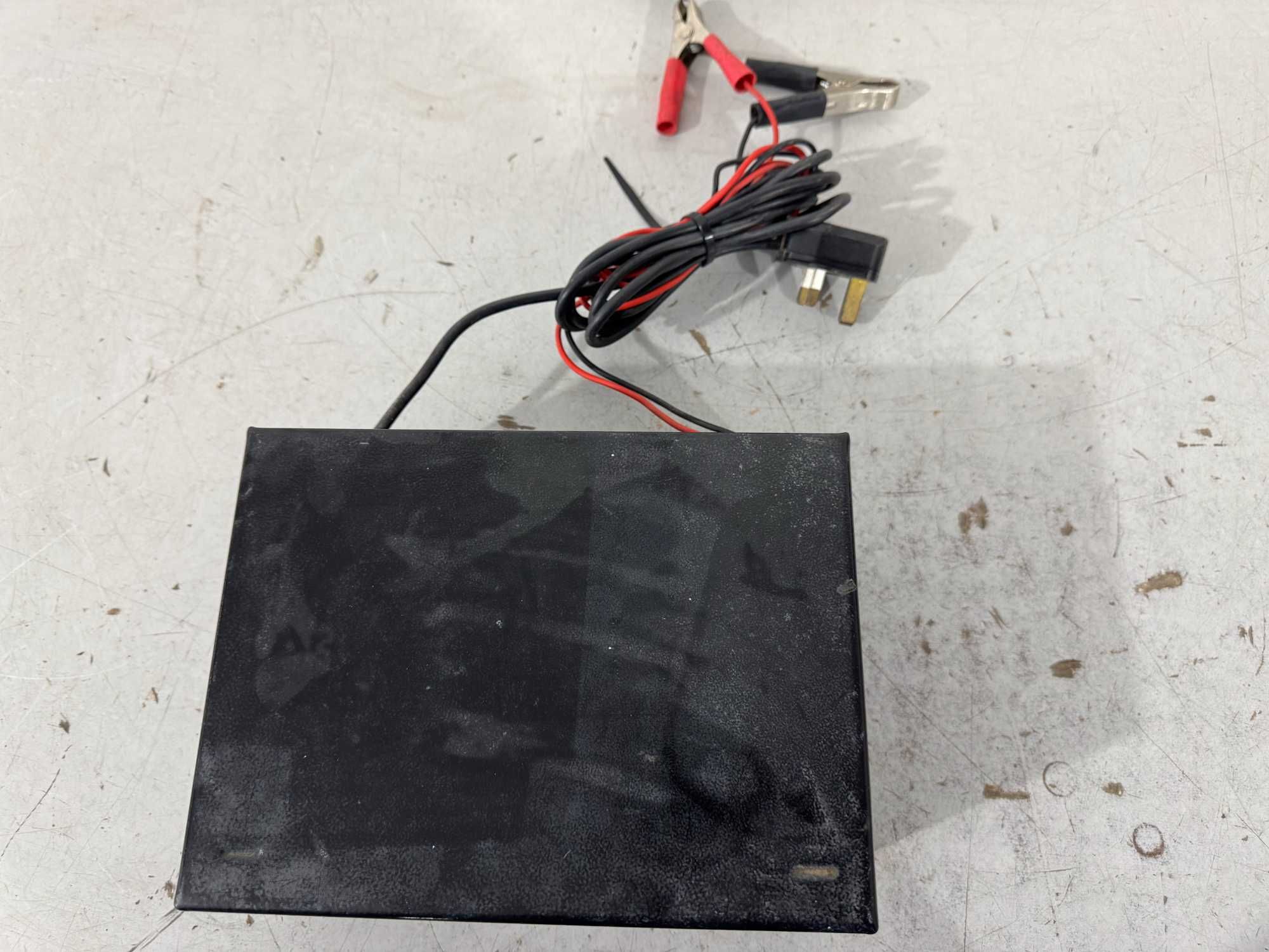 Зарядно за акумулатор - 12 V