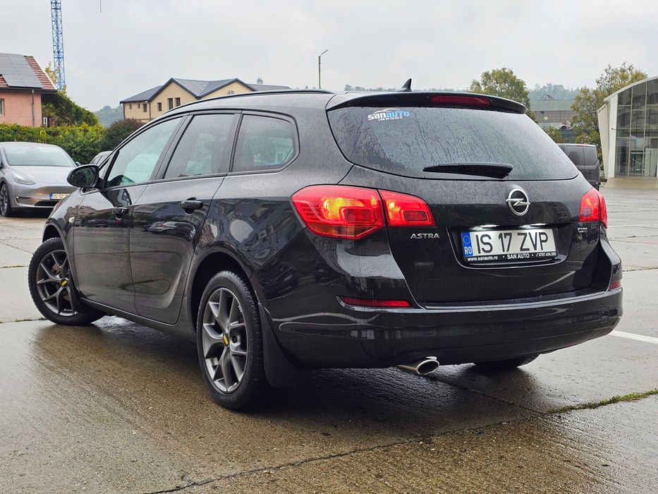 Opel Astra J 2011 2.0 CDTI 165 CP euro 5 automata / RATE fara avans