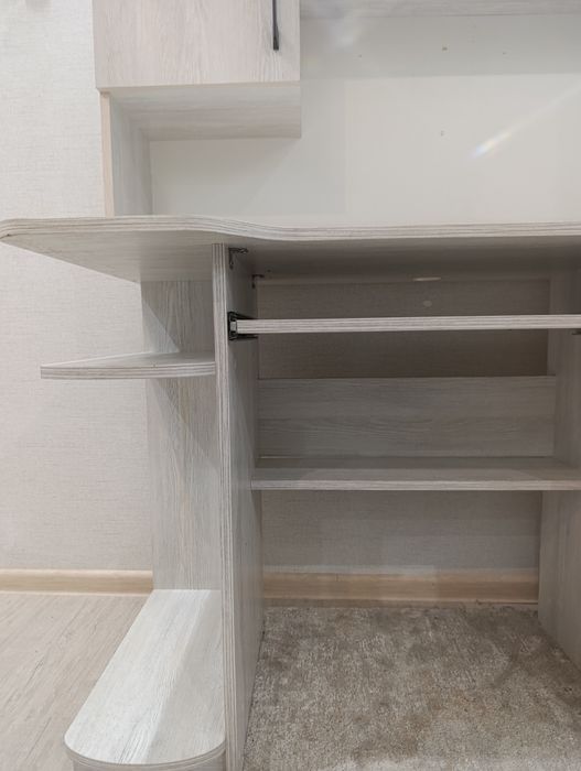 Компьютерный стол в отличном состоянии