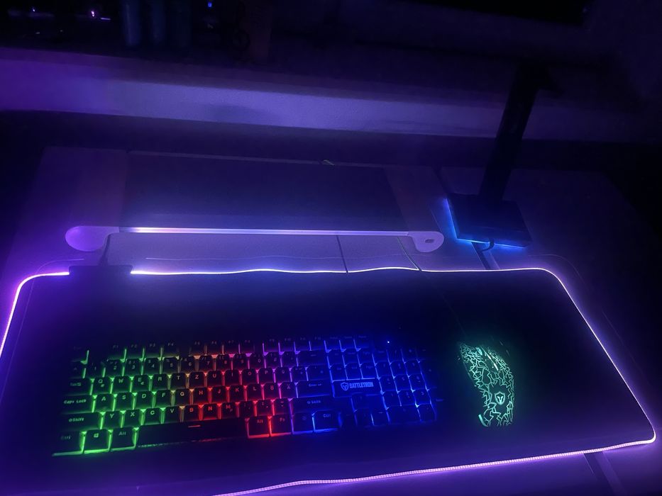 Vand Tastatura , maus, suport casti ,suport monitor , covoras